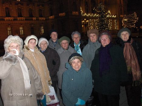 Áldott,Békés, Szent Karácsonyi Ünnepeket kívánnak a bősárkányi Nyugdíjas klub tagjai