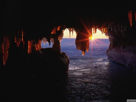 Tengervájta barlangok, Apostol-szigetek, USA