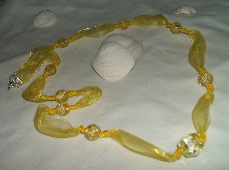 sárga organzaszalagos nyaklánc