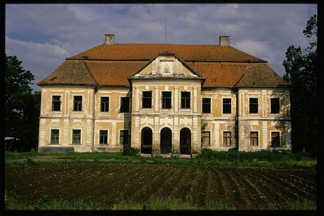 Kovarhosszufalu , Teleki kastely(Maramaros megye) 4