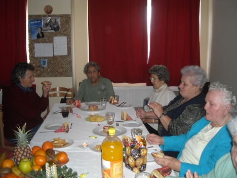 Karácsonyi ünnepség az idősek Klubjában 2009. 10