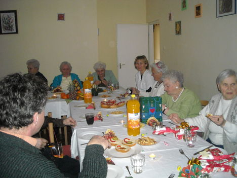 Karácsonyi ünnepség az idősek Klubjában 2009. 12