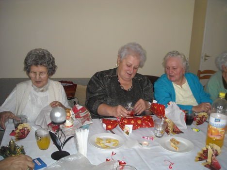 Karácsonyi ünnepség az idősek Klubjában 2009. 14