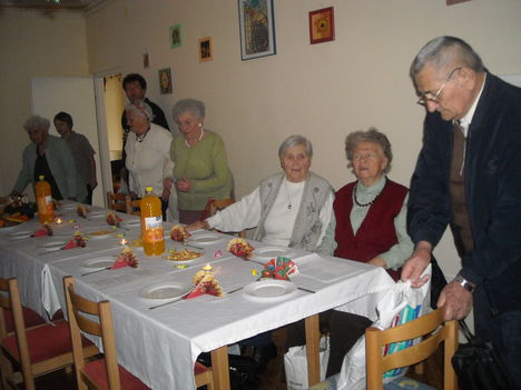 Karácsonyi ünnepség az idősek Klubjában 2009. 2