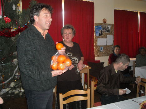 Karácsonyi ünnepség az idősek Klubjában 2009. 8