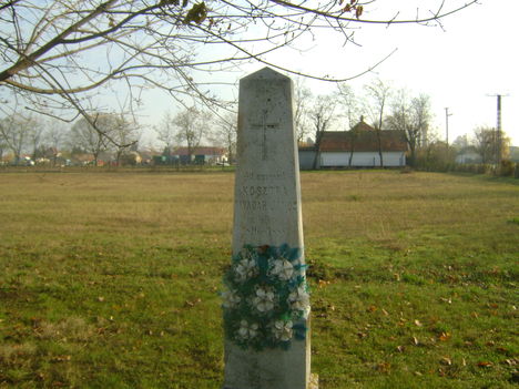 Kosztra Tivadar János (1816-1888) evangélikus lelkész síremléke