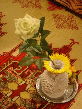 fehér rózsa origami3d vázában