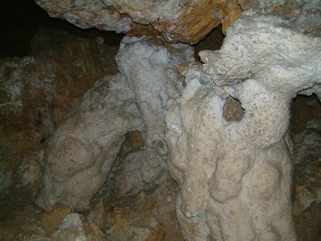 Sátorkőpusztai barlang- Magyarország