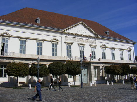 Sándor-palota 1