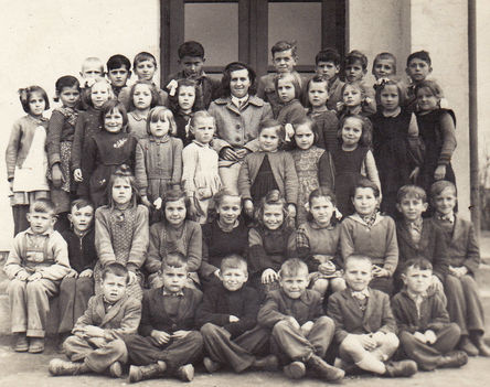 Osztálykép az  1950-es évek közepéről