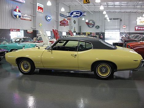 1969 PONTIAC GTO COUPE MAYFAIR MAIZE WITH BLACK ROOF