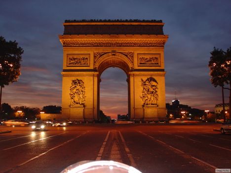 Diadalív éjszaka, Párizs, Franciaország