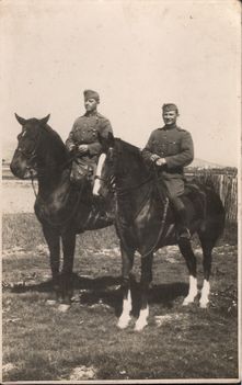1935. lovas katonák