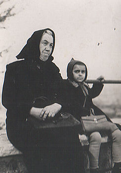 Nagymama és Ili 1957