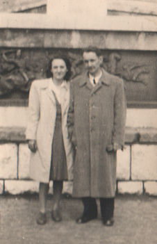Szüleim a Széchenyi téren 1951(?)