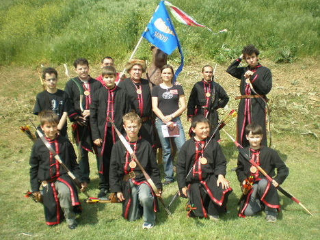 A Kürt íjász Szakosztály csapata Komáromban 2008.05.01-jén