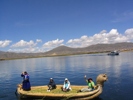 Gyékényhajóval a Titicaca tavon