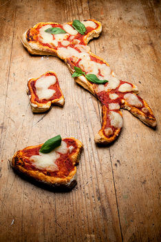 Itália pizzába sütve