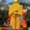 Citromokból és narancsokból megmintázott óriási Oscar-szobor a 77. Citromfesztiválon a Földközi-tenger partján