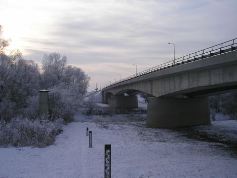 A köröstarcsai közúti híd.
