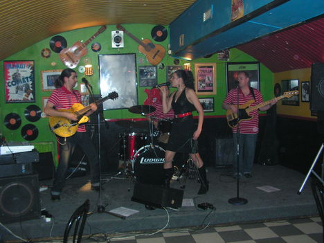 The Hot Road Rockabilly Band--Amigo Bár