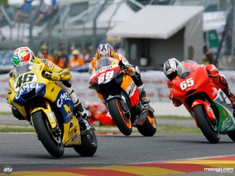 222703_Valentino+Rossi+leading+the+way+at+Mugello+in+2006+ahead+of+Hayden+and+Capirossi-1280x960-may26