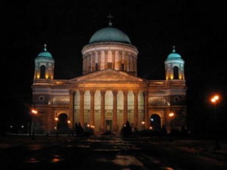 Esztergomi bazilika este