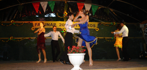 Falunap 2004_táncosok