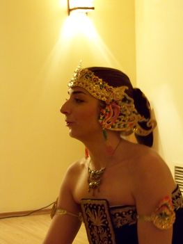 Szibill beszélt nekünk a indiai tánc jávaira gyakorolt hatásáról