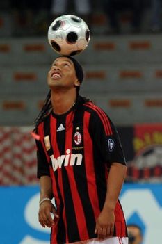 Ronaldinho-Ac-Milan-wallpaper-0-395x594