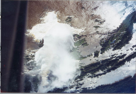 A  vízesés helikopterről fotózva
