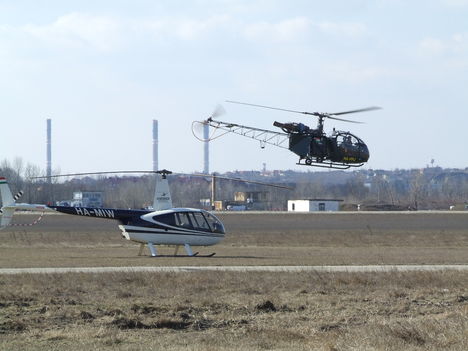R44 vs Alouette II. 2