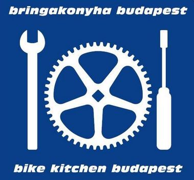 Bike Kitchen adománypóló felirata
