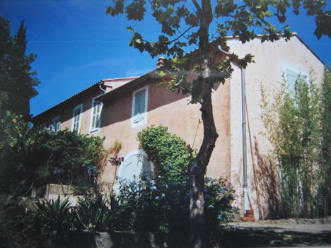 G.P.háza, a La Rouillére nevű szőlőbirtokán, Ramatuelle határában, Provence