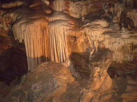 Barlang belülről.