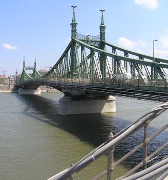 Szabadság híd ( a Ferenc József híd helyén