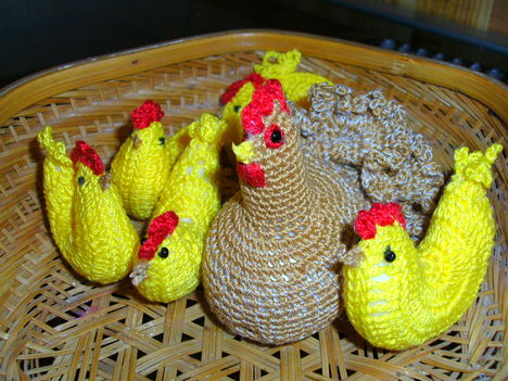 tyúkok és csirkék húsvétra