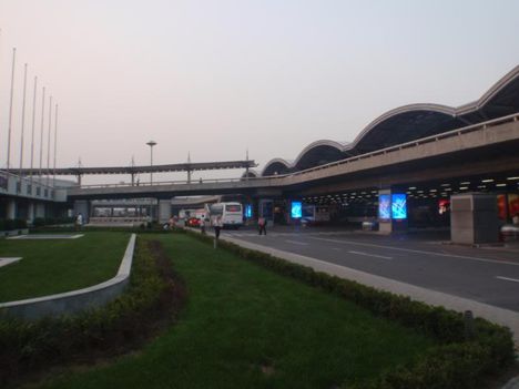 pekingi reptér hajnali érkezés