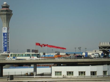 pekingi reptér leng a vörös zászló