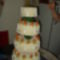 Készül a 4 szintes esküvői torta.