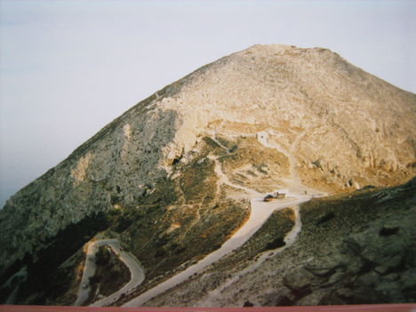 A Messavuno-hegy, a Profítisz Ilíászról fotózva