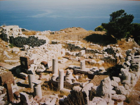 Antik Théra, a Messavuno tetején (a sziget hajdani fővárosa)