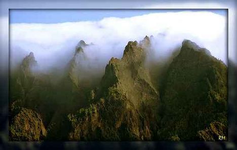Felhőkben úszó hegycsúcsok, Kanári szigetek