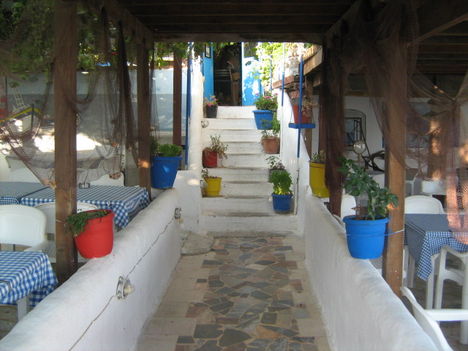 A Kafesas Taverna bejárata, Agios Georgios