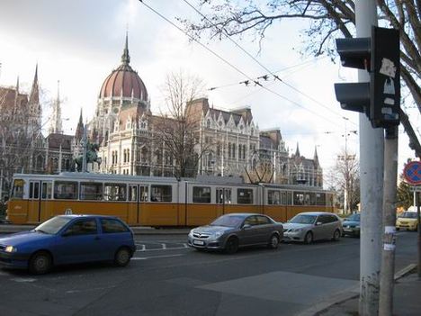 Kossuth tér2