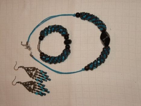 Kék kockás spirálos lánc+karkötő+fülbev