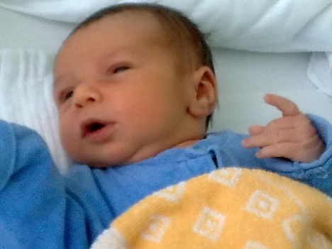 Ilias a kisunokám!Nemrég született:) 2