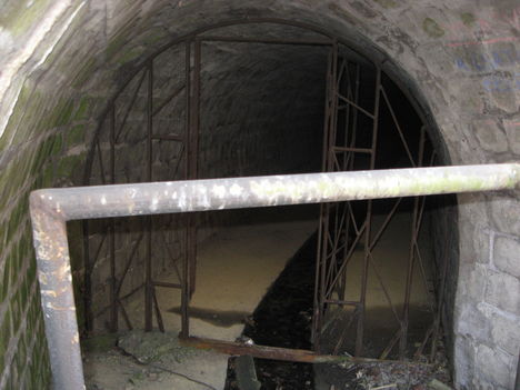Pilisvörösvár alagút vízválasztó