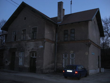 Pilisvörösvár vasútállomás hátso része