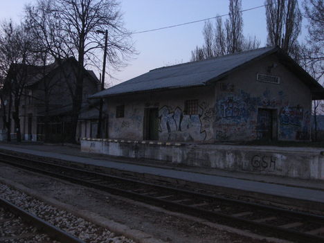 Pilisvörösvár vasútállomás raktár épület